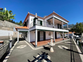 4-Bed Beautiful Villa w View and Private Parking